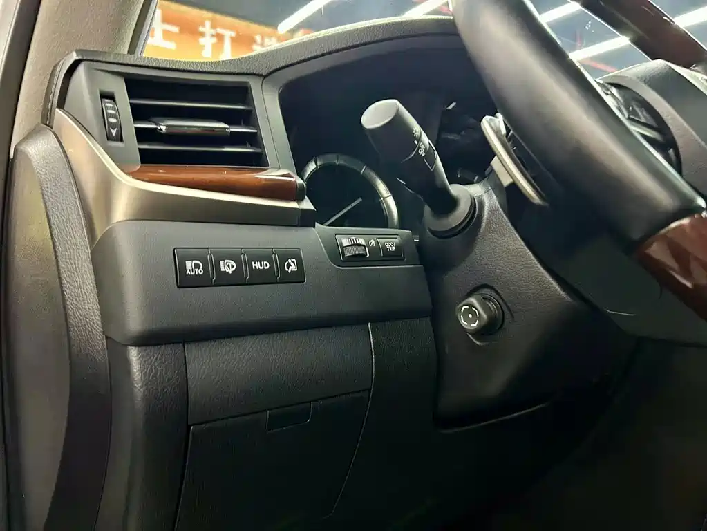 Lexus LX — фото 7