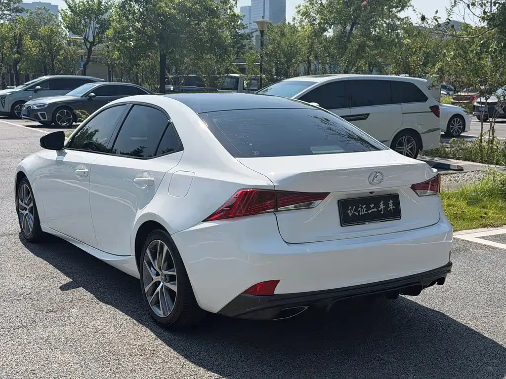 Lexus IS — фото 14