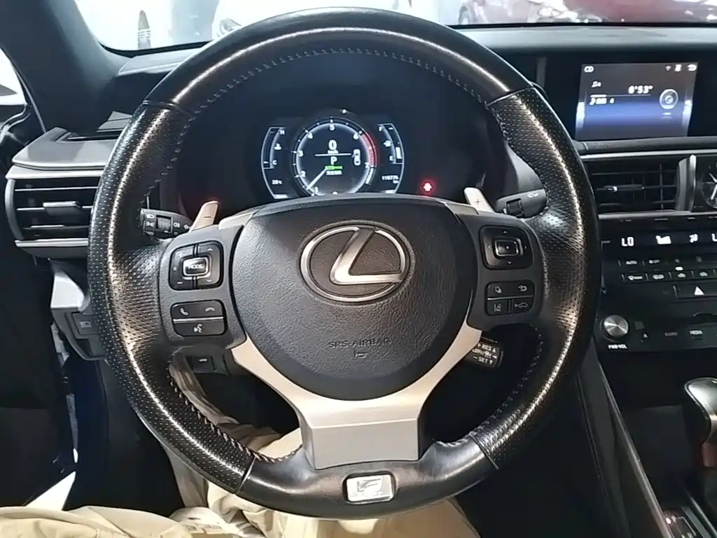 Lexus IS — фото 11