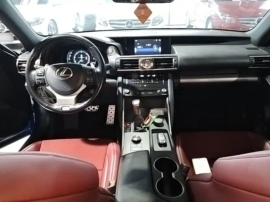 Lexus IS — фото 10