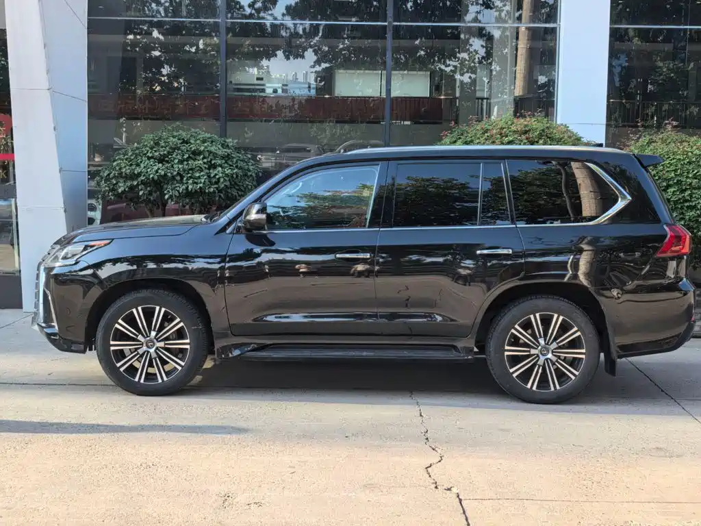 Lexus LX — фото 2
