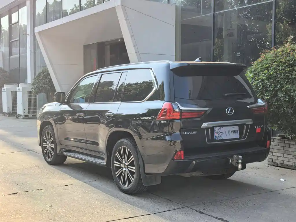 Lexus LX — фото 3
