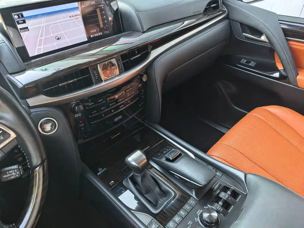 Lexus LX — фото 7