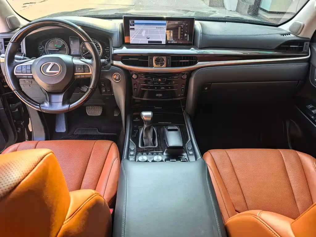 Lexus LX — фото 8