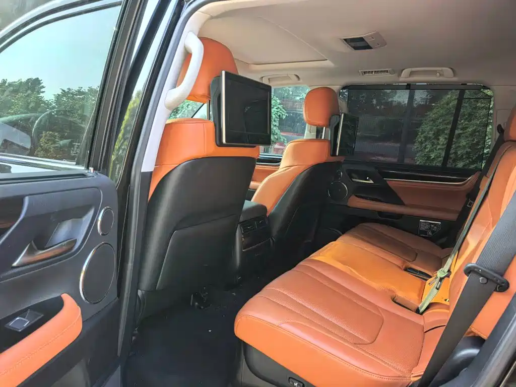Lexus LX — фото 9