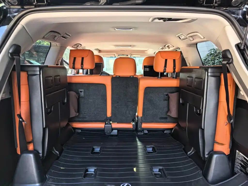 Lexus LX — фото 10