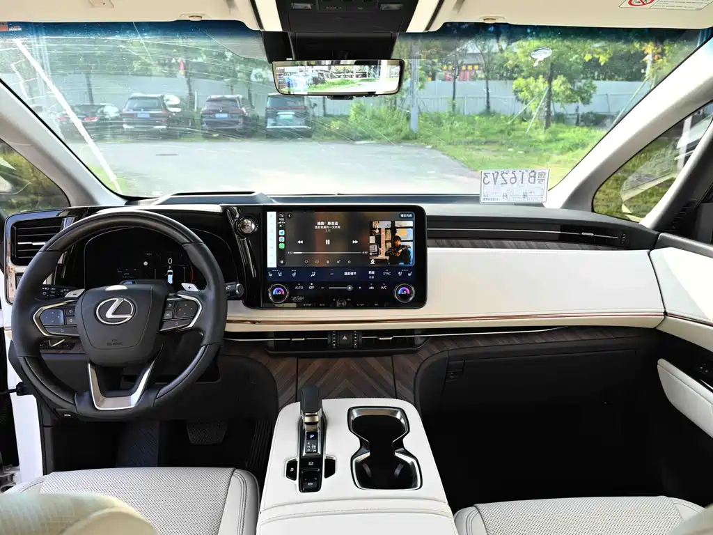 Lexus LM — фото 13