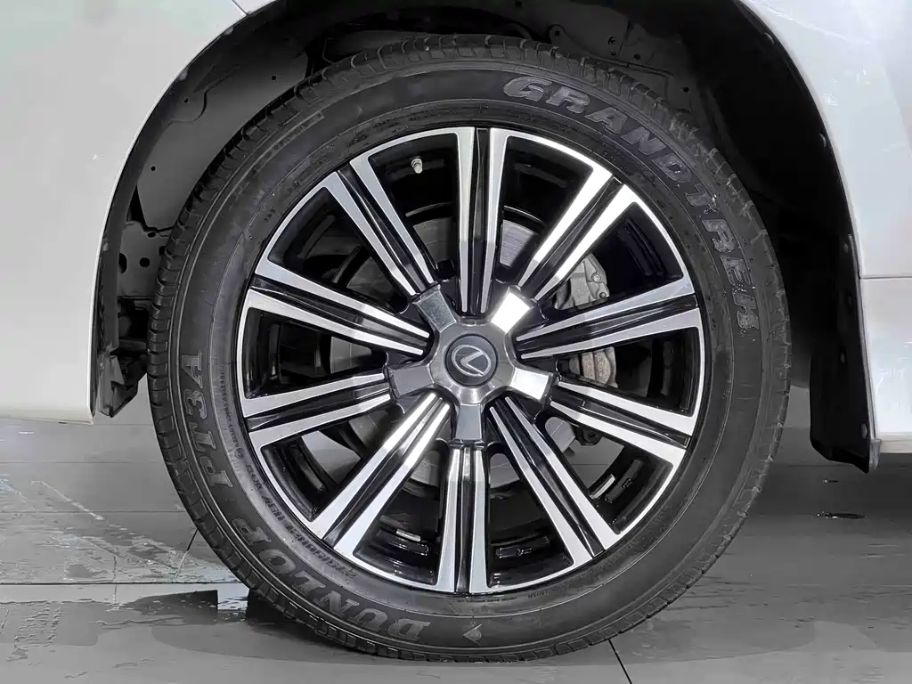 Lexus LX — фото 11
