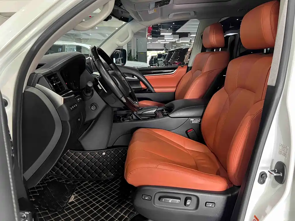 Lexus LX — фото 13