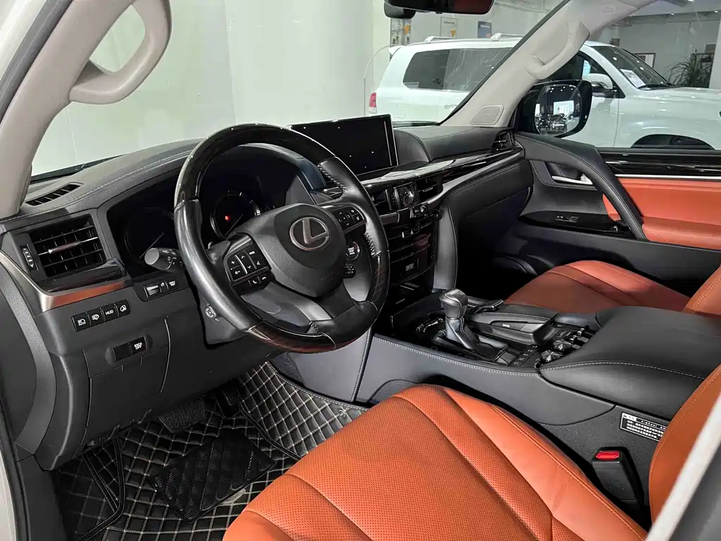 Lexus LX — фото 14