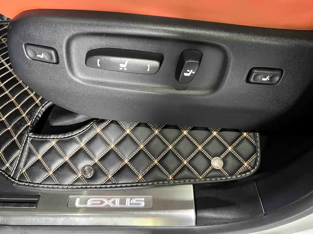 Lexus LX — фото 15