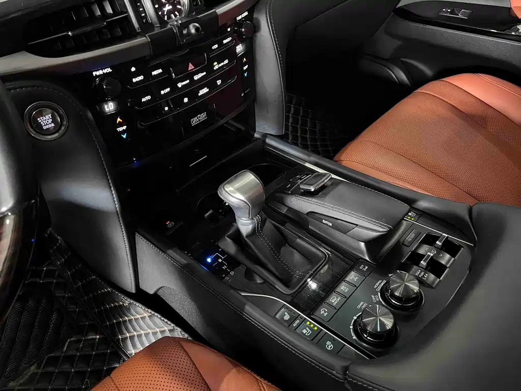Lexus LX — фото 20