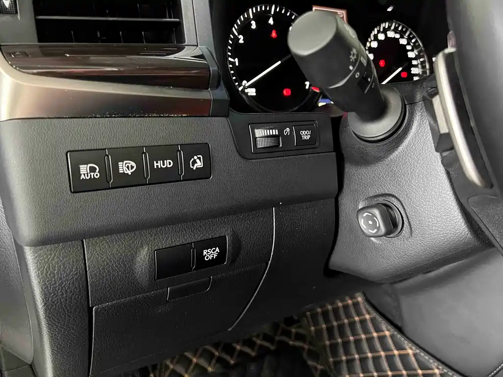 Lexus LX — фото 21