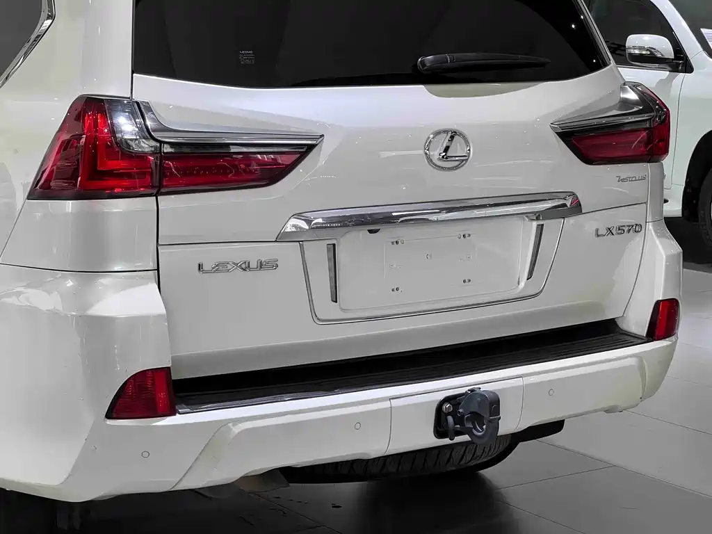 Lexus LX — фото 8