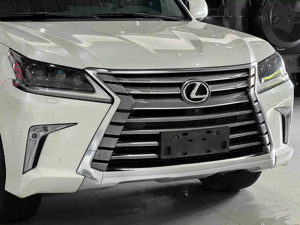 Lexus LX — фото 9