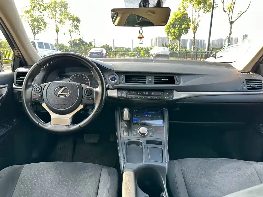 Lexus CT — фото 8