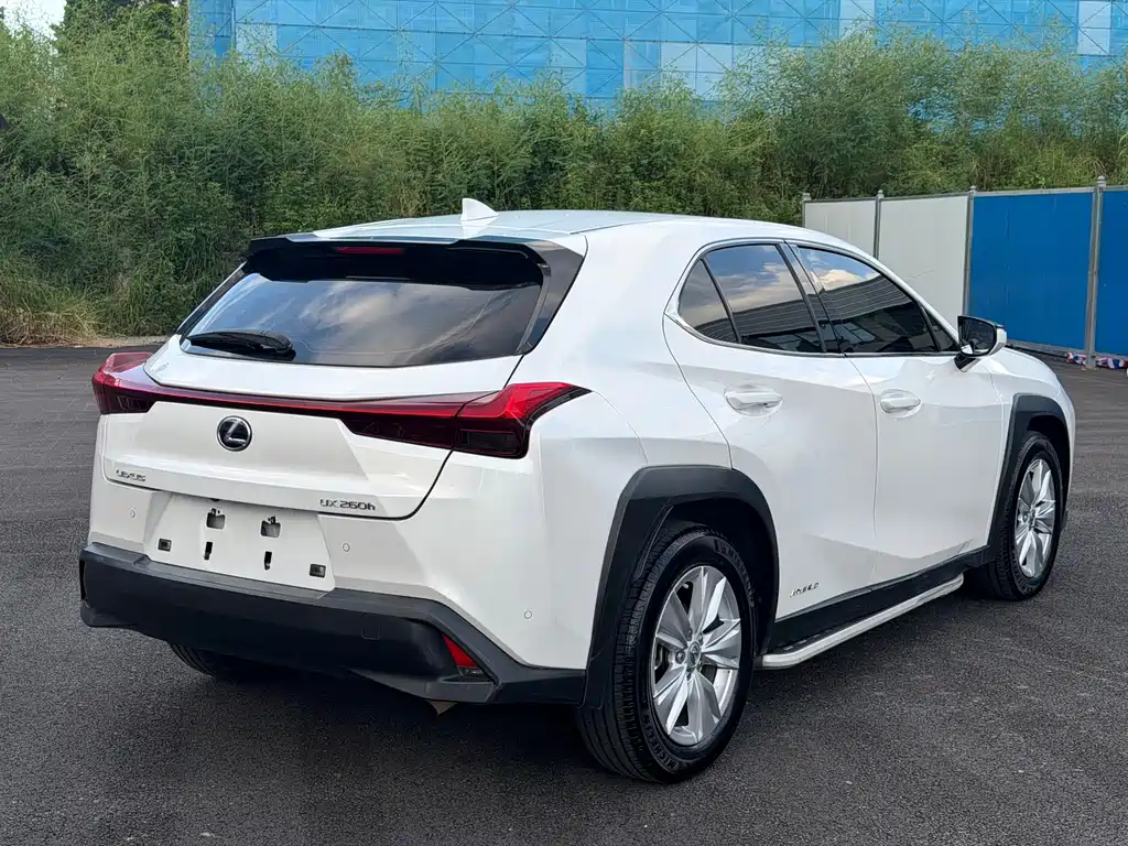 Lexus UX — фото 13