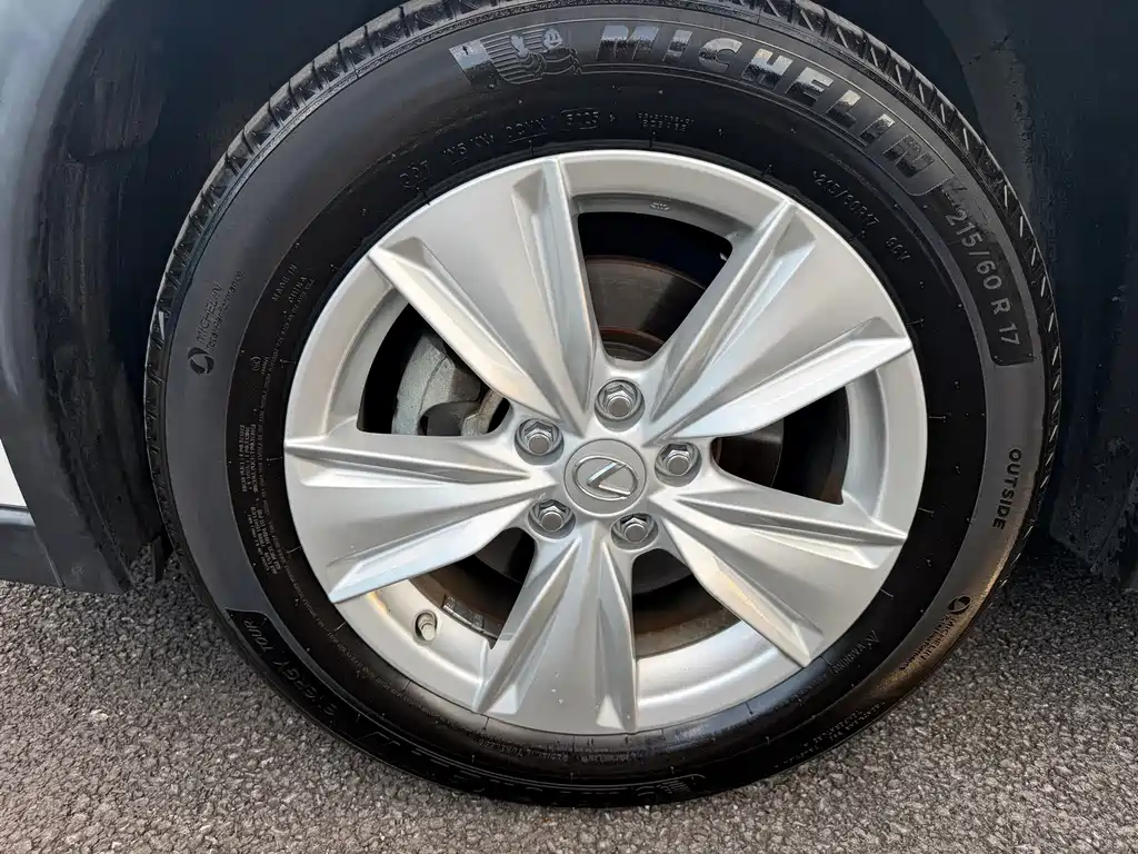 Lexus UX — фото 14