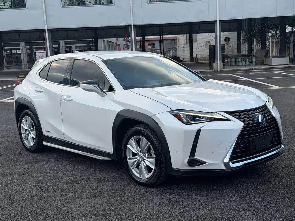 Lexus UX — фото 3