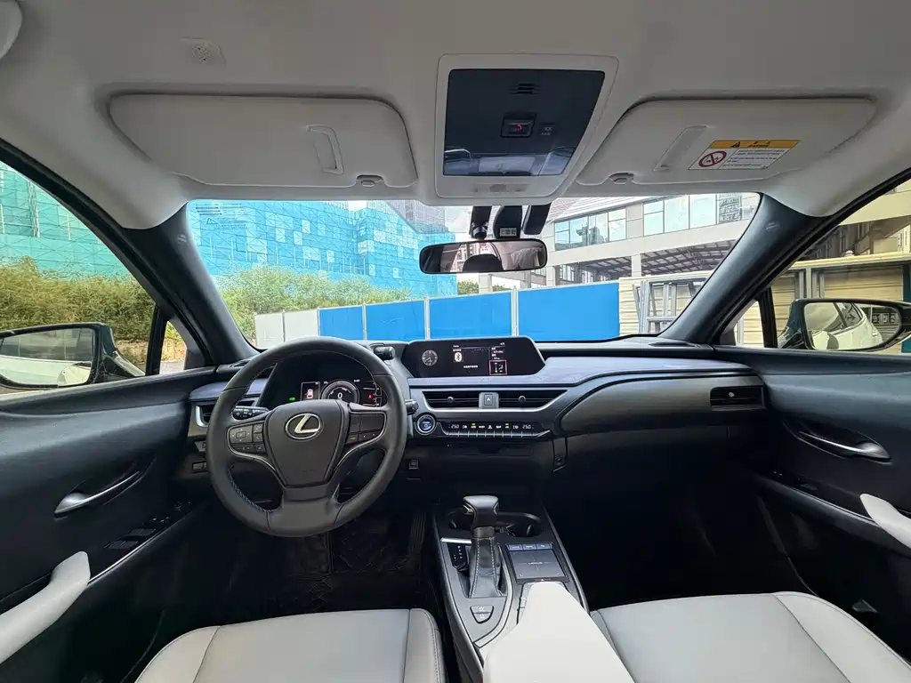 Lexus UX — фото 6