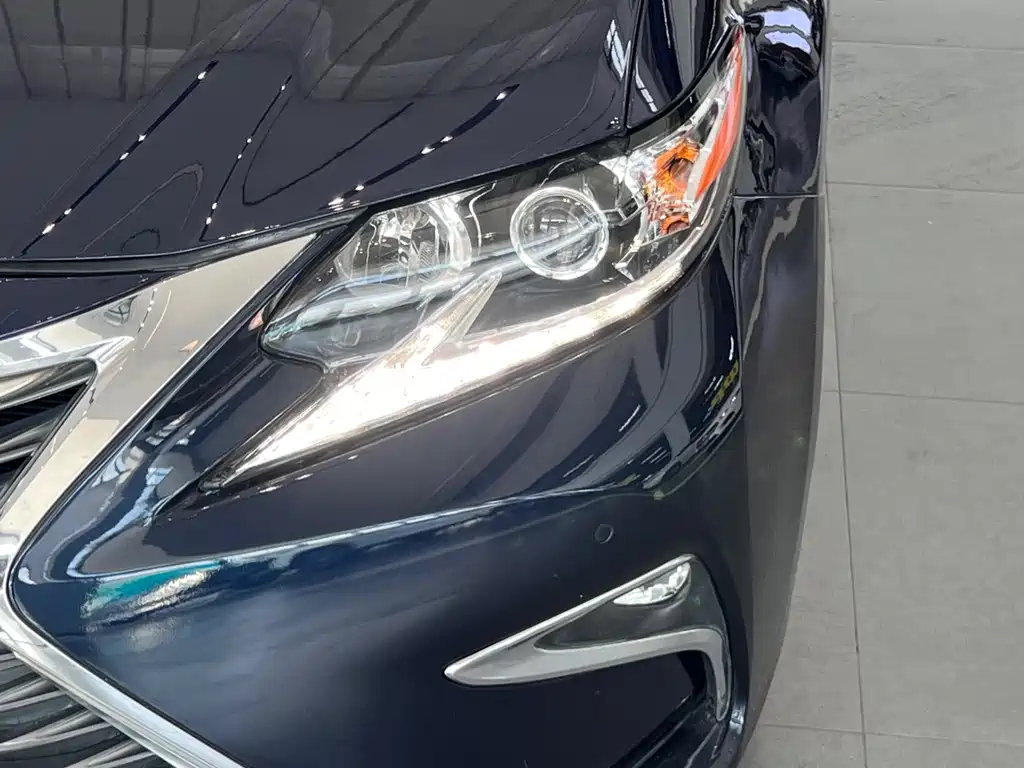 Lexus ES — фото 10