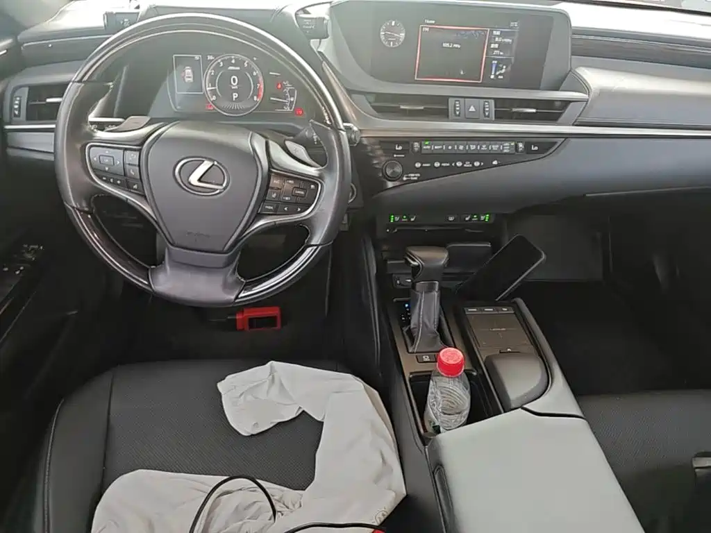 Lexus ES — фото 10