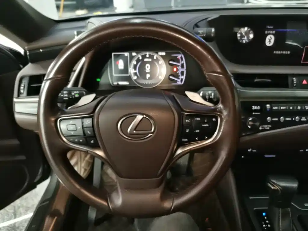 Lexus ES — фото 11