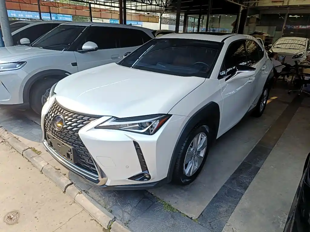 Lexus UX — фото 2