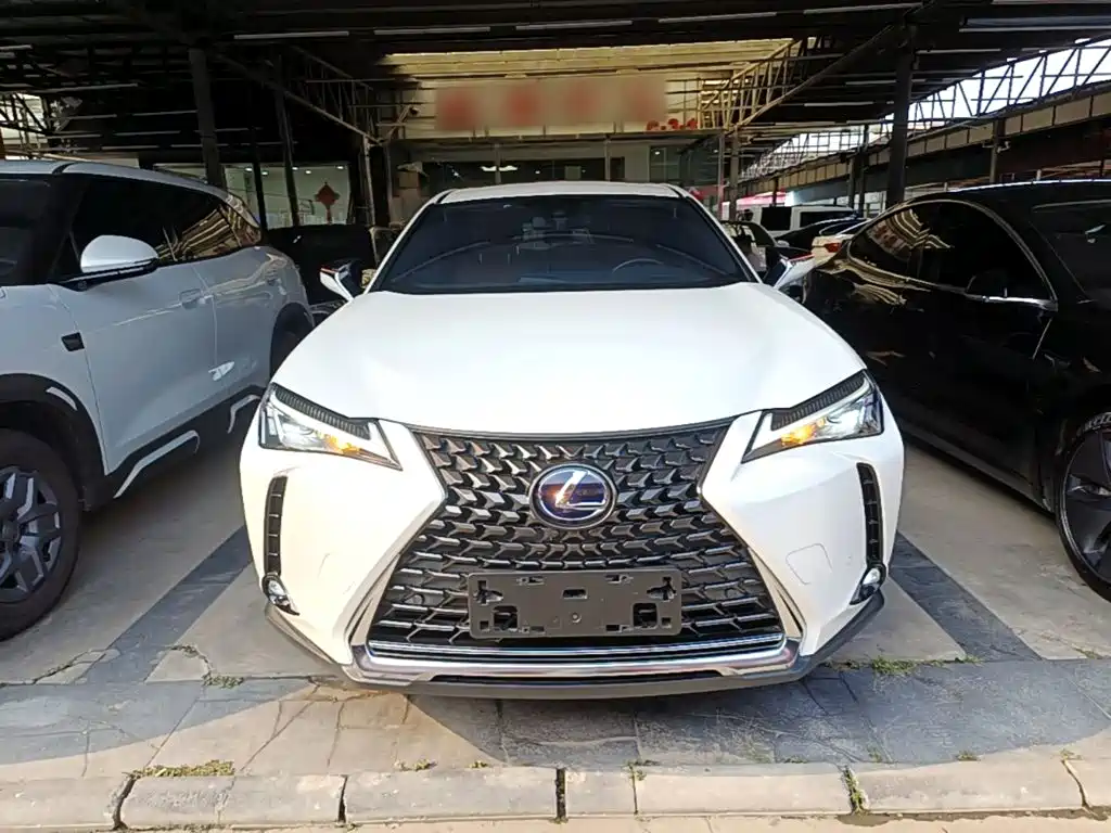 Lexus UX — фото 3