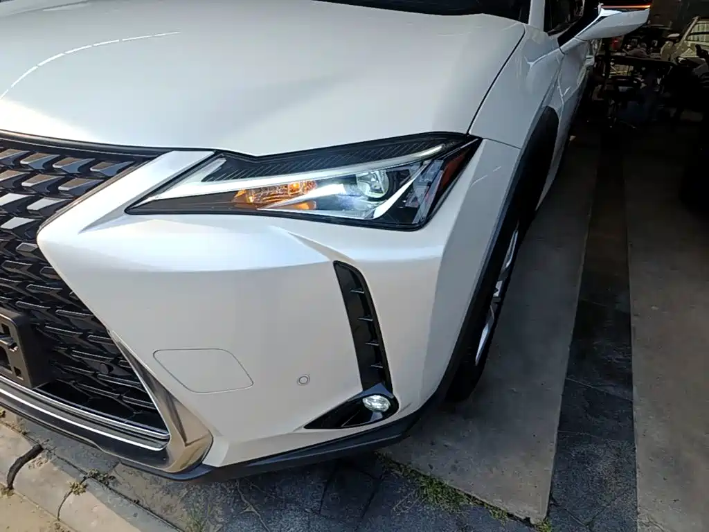 Lexus UX — фото 24