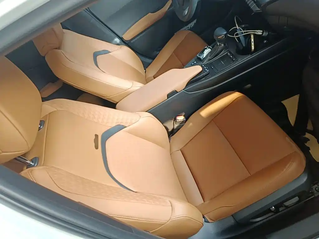Lexus UX — фото 25