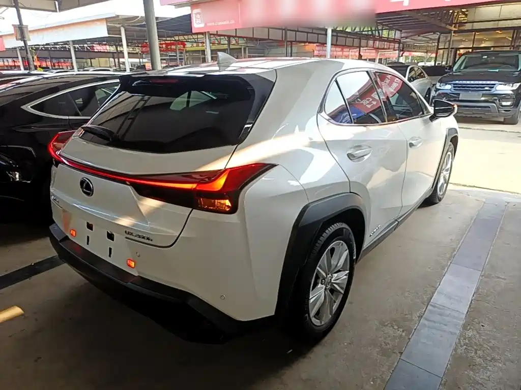 Lexus UX — фото 7