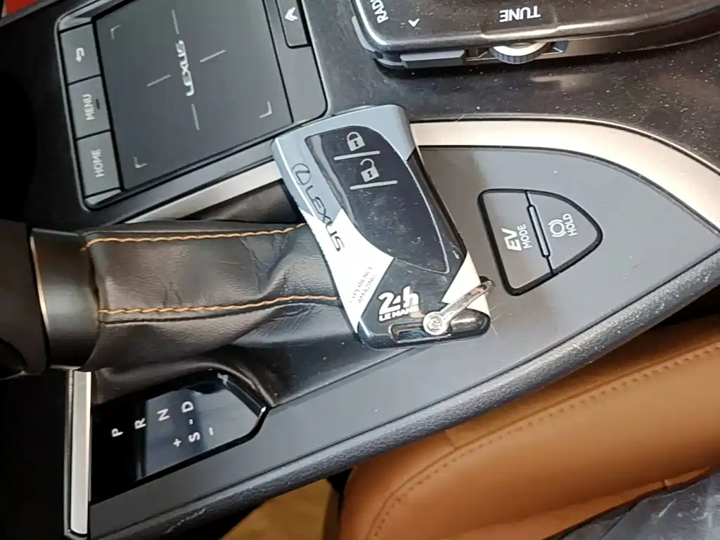 Lexus UX — фото 9