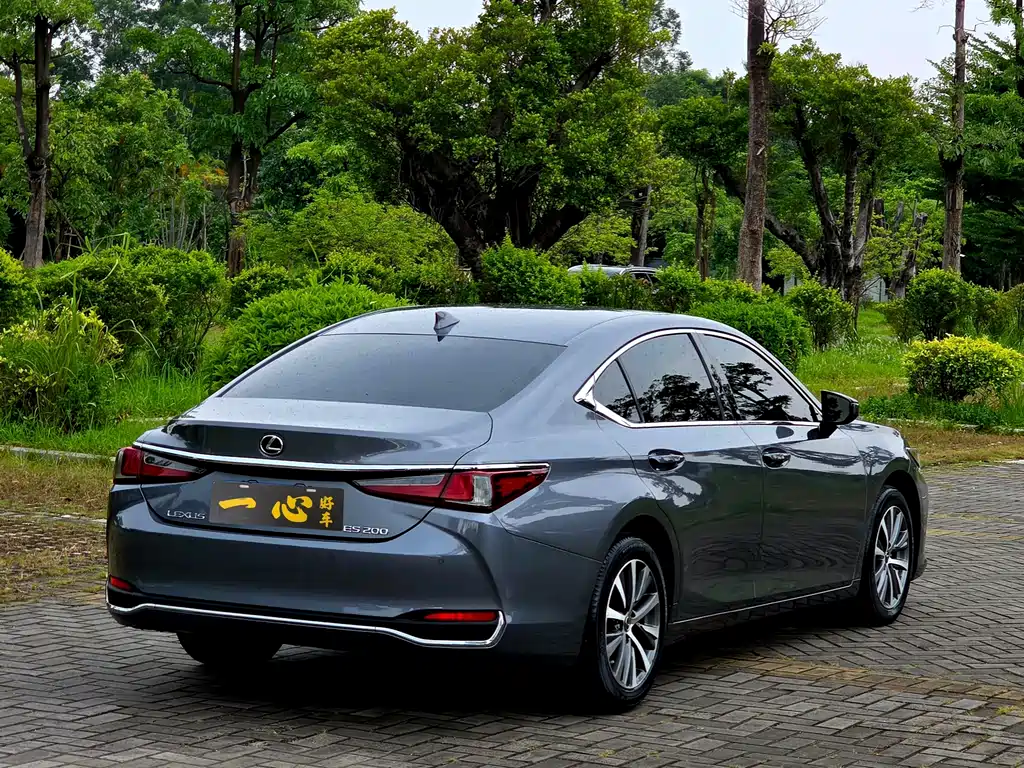 Lexus ES — фото 9