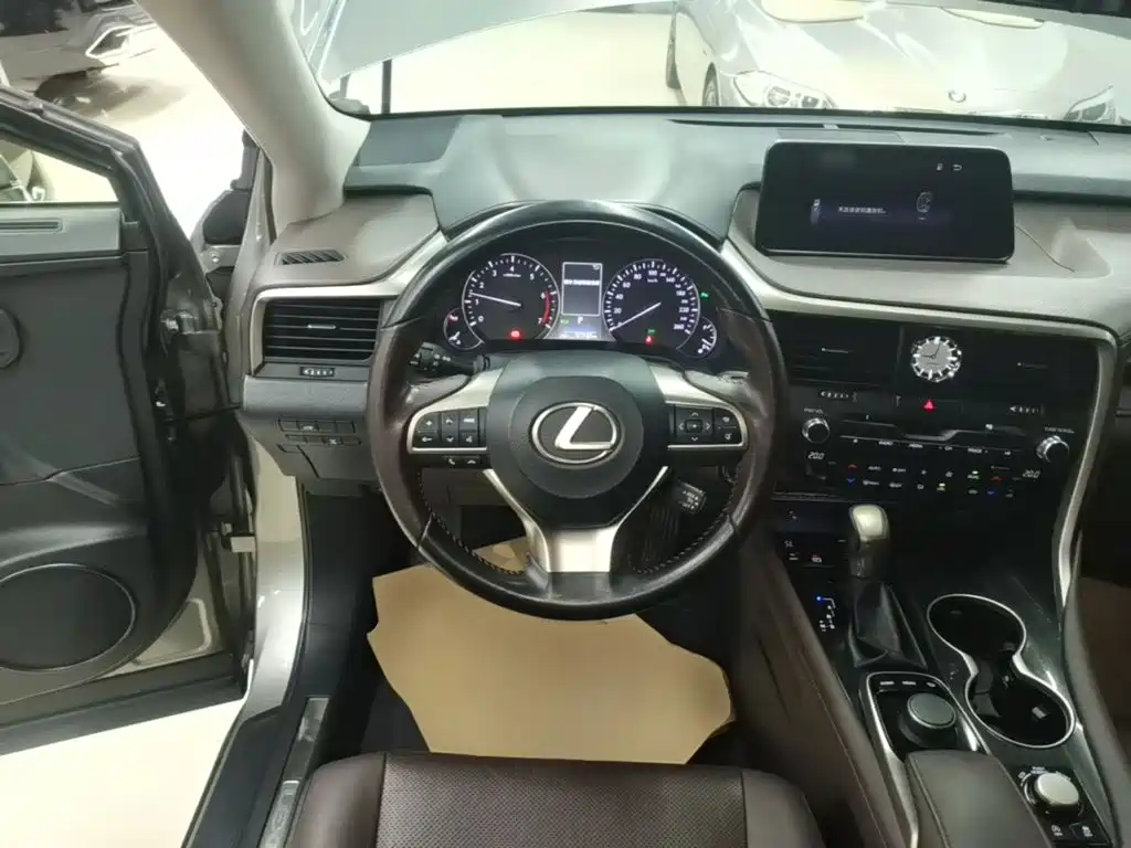 Lexus RX — фото 11