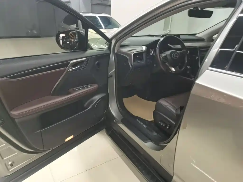 Lexus RX — фото 16