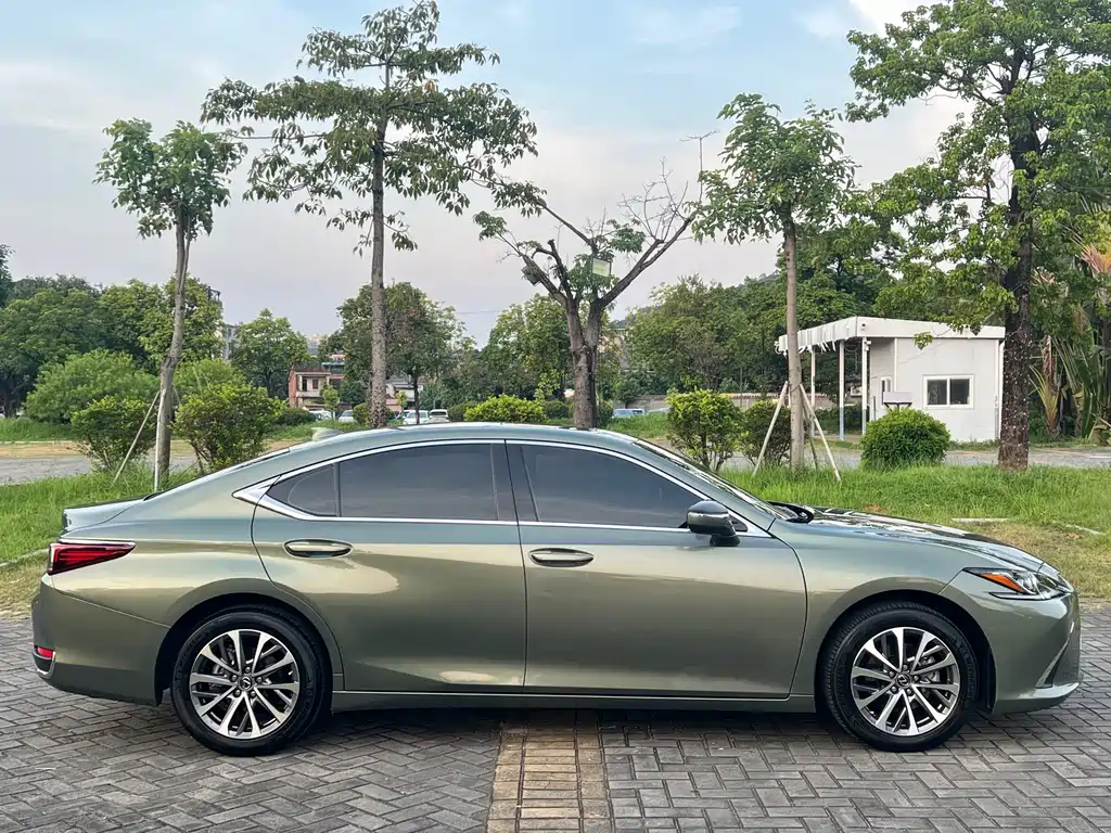 Lexus ES — фото 5