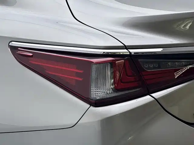Lexus ES — фото 18
