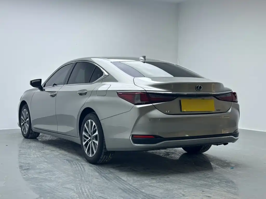 Lexus ES — фото 3