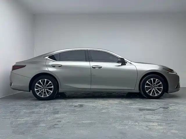 Lexus ES — фото 8