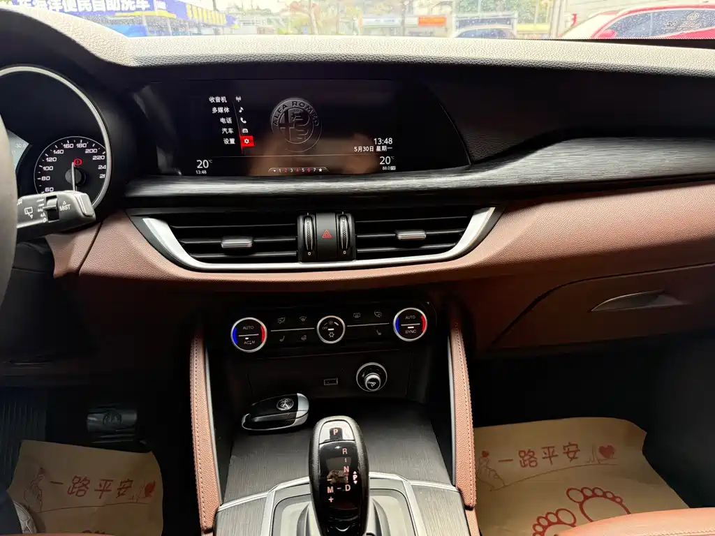 Alfa Romeo Stelvio — фото 14