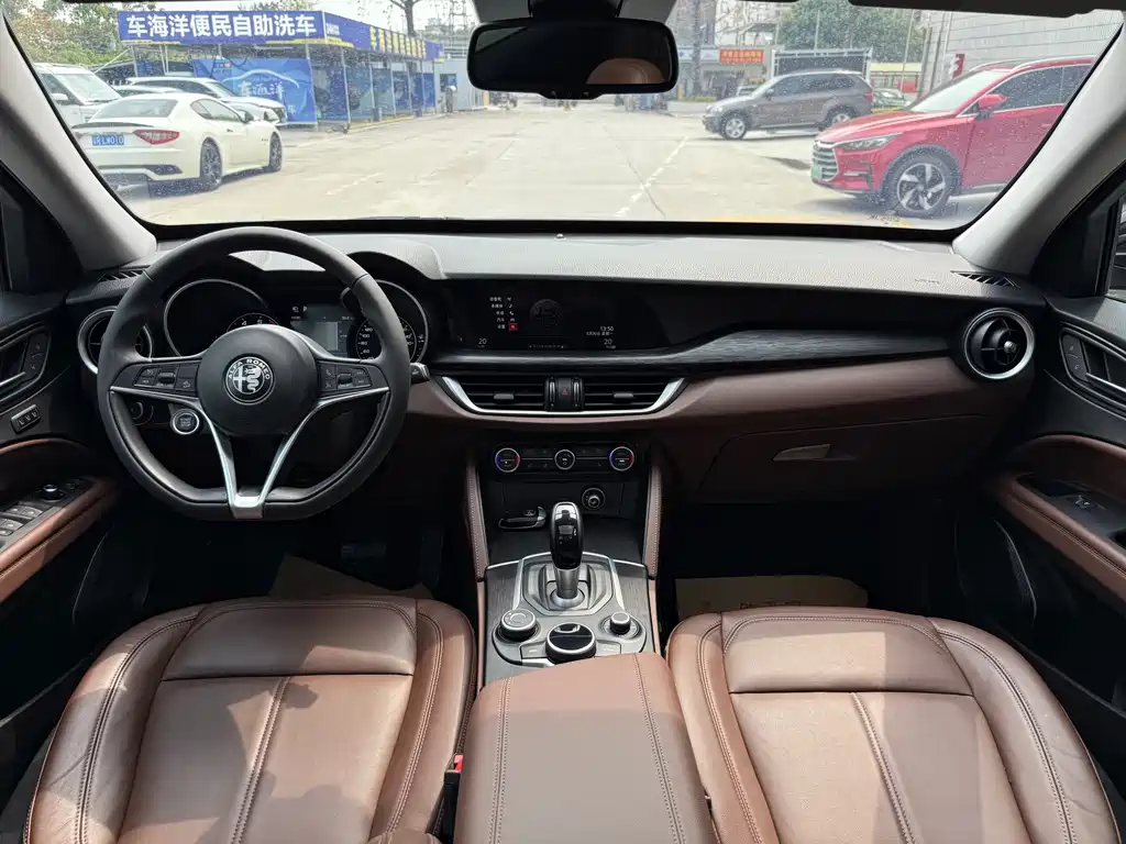 Alfa Romeo Stelvio — фото 18