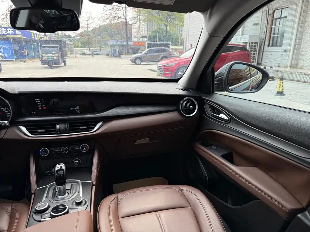 Alfa Romeo Stelvio — фото 19