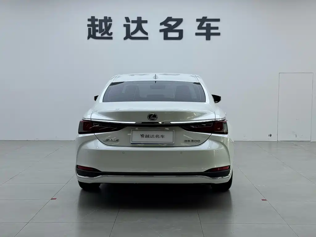 Lexus ES — фото 18