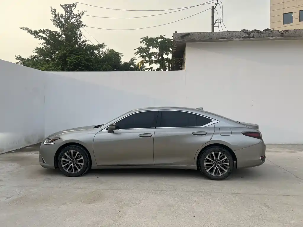 Lexus ES — фото 3