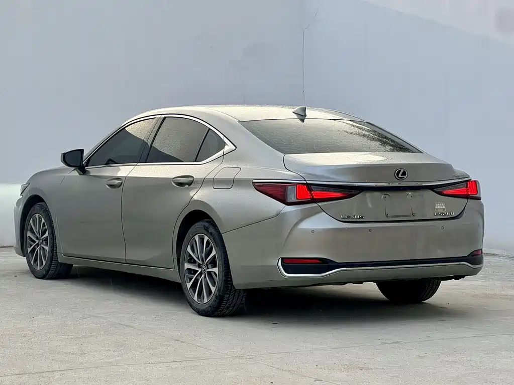 Lexus ES — фото 4