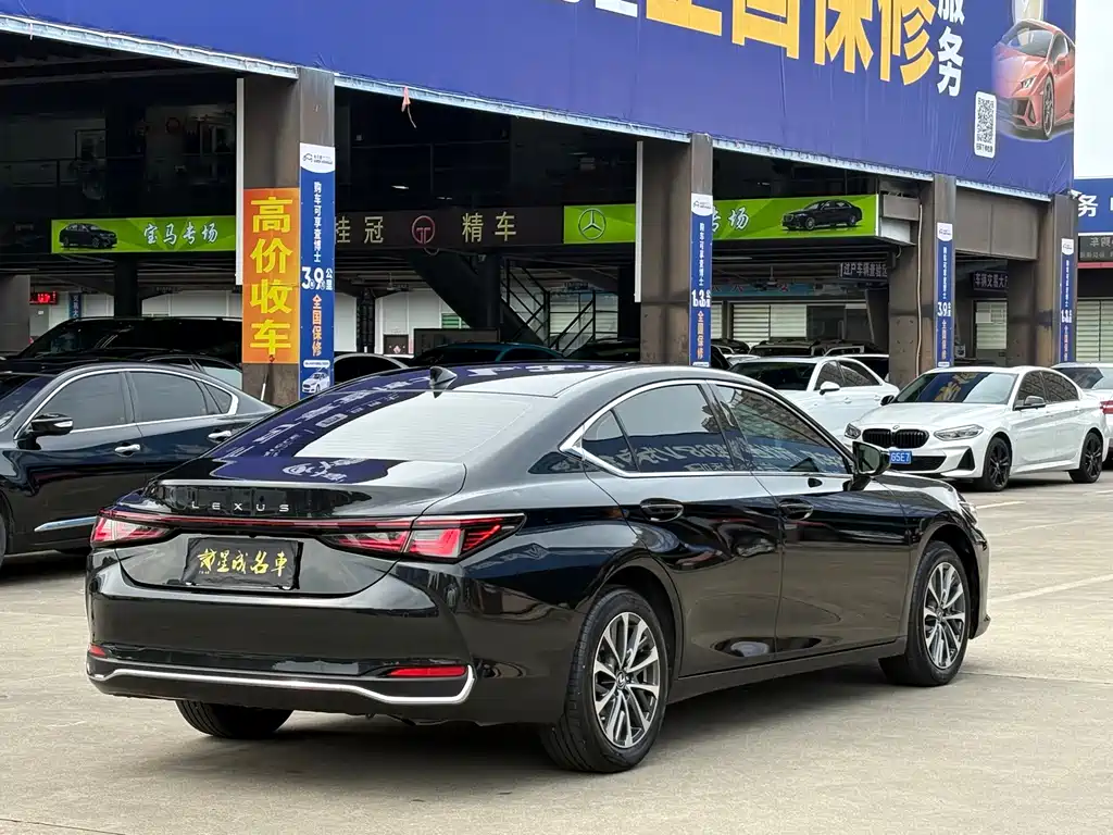 Lexus ES — фото 18