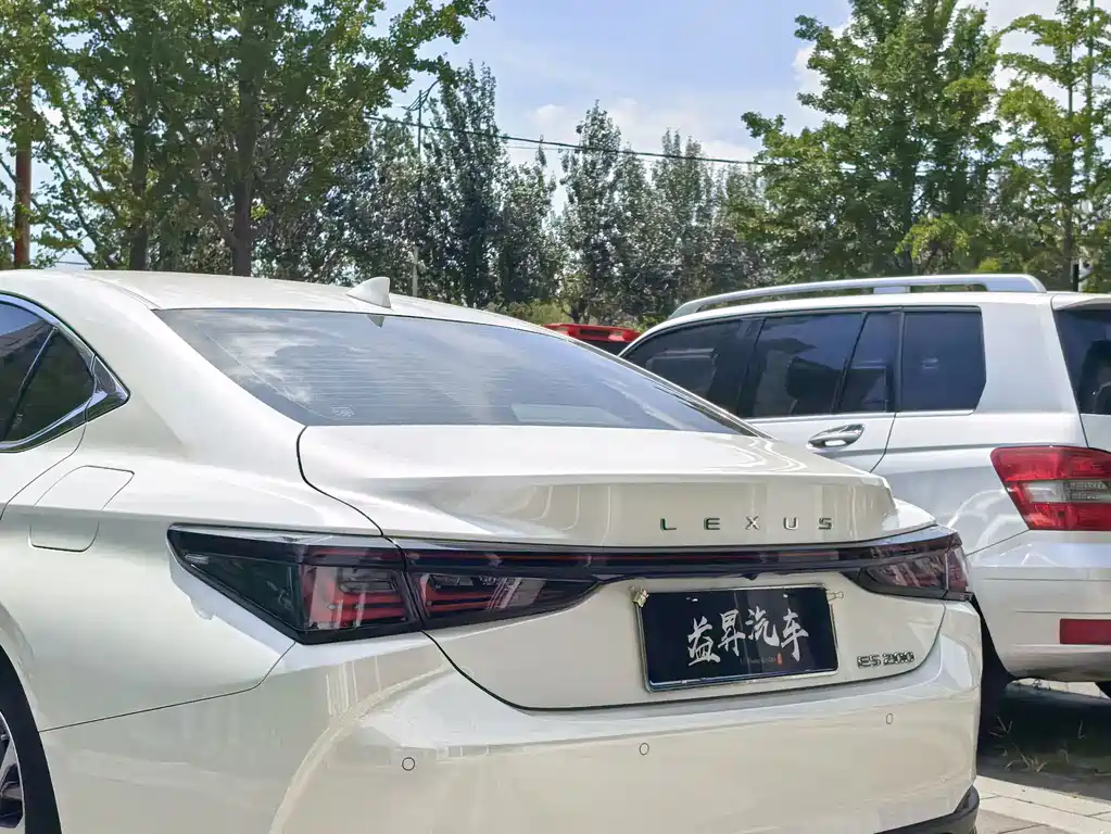Lexus ES — фото 5