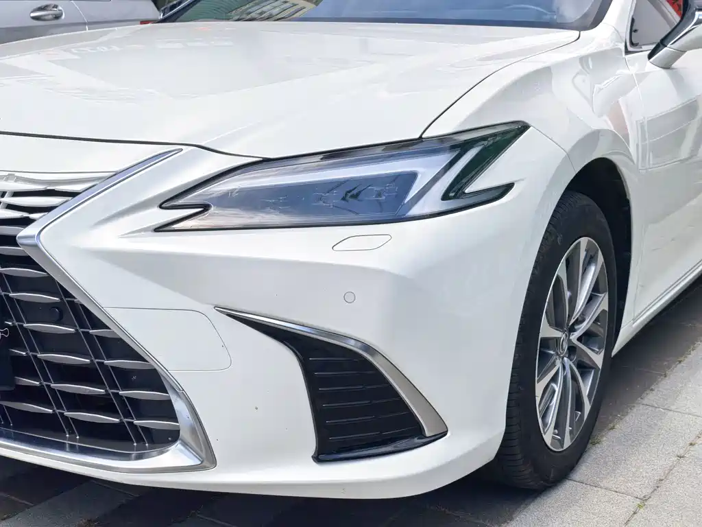 Lexus ES — фото 7