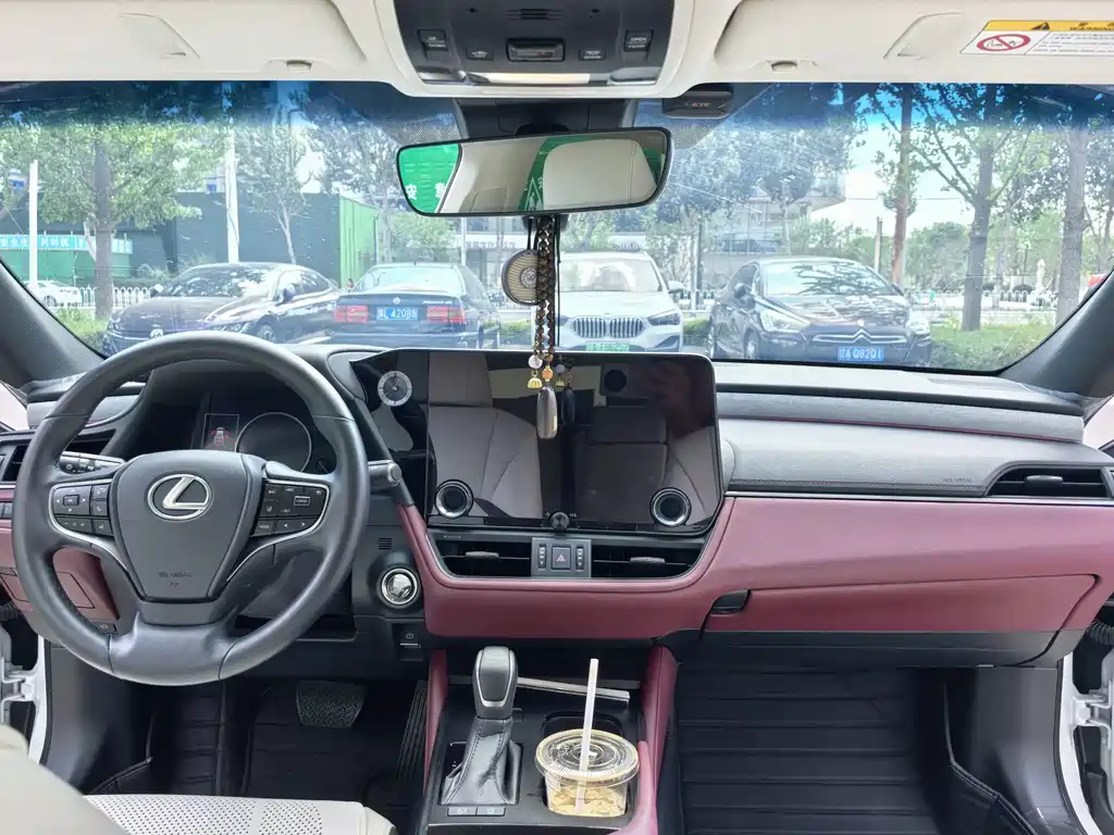 Lexus ES — фото 10